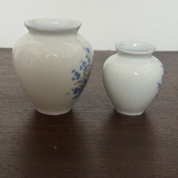 Forget Me Not Floral Porcelain Vase 2 Vases Blue White Floral Bouquet Home Decor - Picture 7 of 15